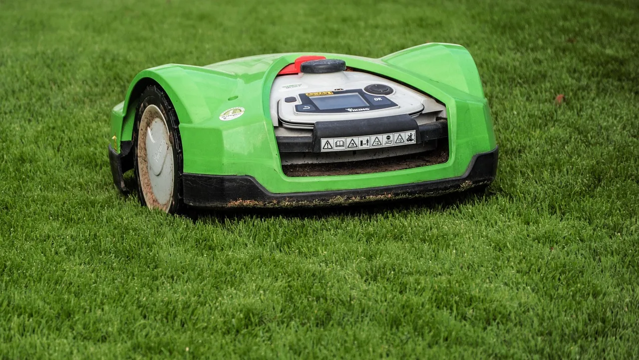 lawn mower, lawn, robotic lawnmower, green, mow, nature, robot, automatically, service robot, lawn robot, autonomous, grass, smart home, smart garden, vehicle, garden, green area, maintenance, maintained, rich green, tools, work easier, electric, ornamental lawn, english lawn, perfect, powerful, at work, technology, to cut, gardening, tool. How to track lawn care market changes with five signals in your own operation